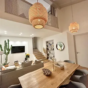 Holiday home Modern & Cosy Townhouse - Casa Dos Irmaos
